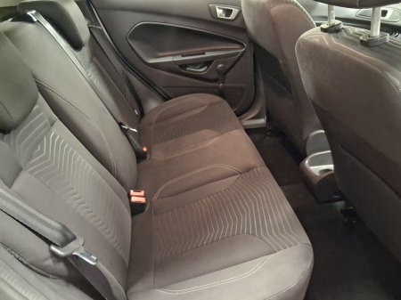 2015 Ford Fiesta - thumbnail 8