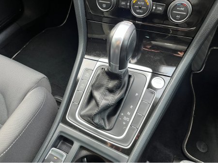 2017 Volkswagen Golf HIGHLINE AUTOMATIC 1.4 PETROL //HIGH SPEC//REVERSE CAMERA//KEYLESS ENTRY//BLIND SPOT WARNING//ADAPTIVE CRUISE CONTROL// €16,950 thumbnail