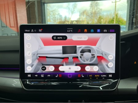 2025 Volkswagen Golf 2025 VOLKSWAGEN GOLF 5D 2.0 AUTOMATIC / CRUISE CONTROL / REVERSE CAMERA / HEATED SEATS / PADDLE SHIFTERS / APPLE CARPLAY / AMBIENT LIGHTS thumbnail