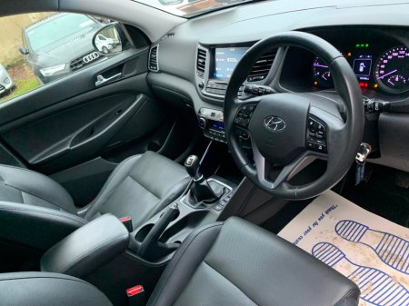 2017 Hyundai Tucson 1.7 CRDI EXECUTIVE 5DR // GREAT CONDITION // LEATHER, HEATED SEATS AND SAT NAV // €12,950 thumbnail