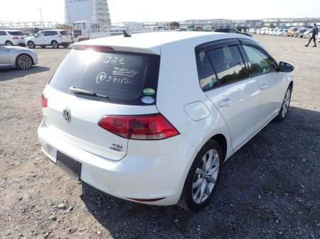 2015 Volkswagen Golf 1.4 Highline €13,950 thumbnail