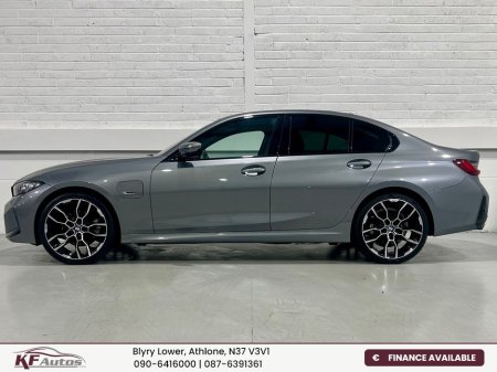 2024 BMW 3 Series - photo 4