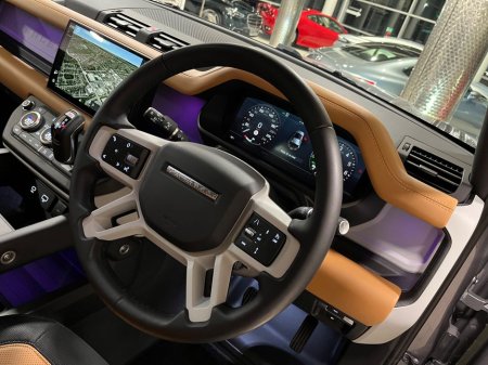 2023 Land Rover Defender - thumbnail 30