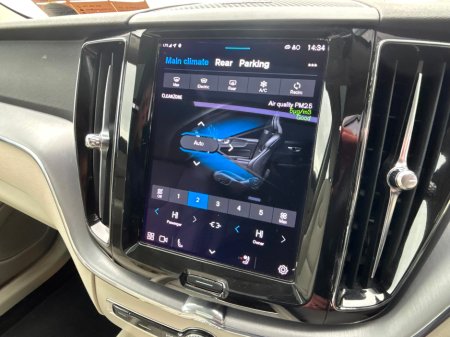 2022 Volvo XC60 B4 AWD MOMENTUM WITH EXTRAS €39,995 thumbnail