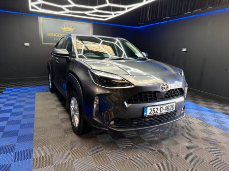 2025 Toyota Yaris Cross - thumbnail 4