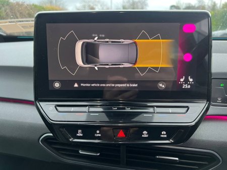 2023 Volkswagen ID.3 LIFE 58KWH // APPLE CARPLAY/ANDROID AUTO // PARKING SENSORS // DUAL ZONE CLIMATE CONTROL €20,950 thumbnail