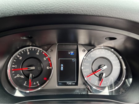 2024 Toyota Hilux - thumbnail 21