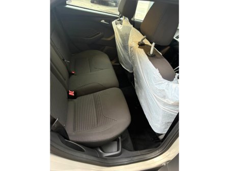 2018 Ford Focus - thumbnail 11