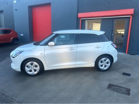 2025 Suzuki Swift 1.2 HYBRID MOTION 5DR ONLY 200KM €21,750 thumbnail