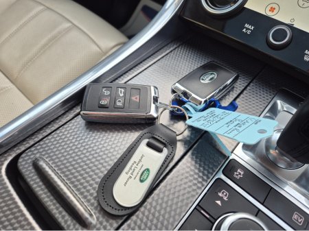 2022 Land Rover Range Rover Sport 2.0 P400E HSE €54,995 thumbnail