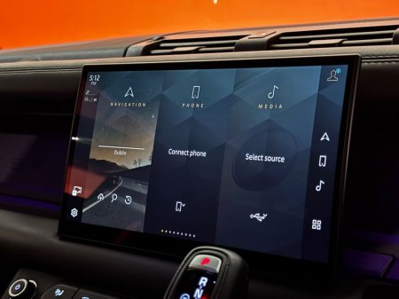 2023 Land Rover Defender - thumbnail 19