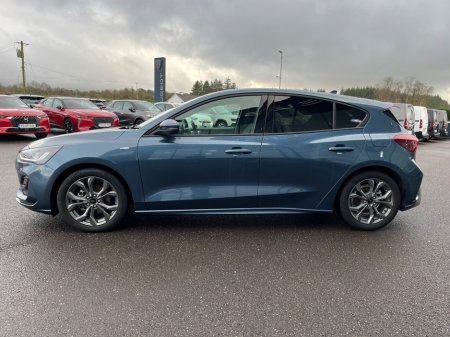 2025 Ford Focus - thumbnail 3