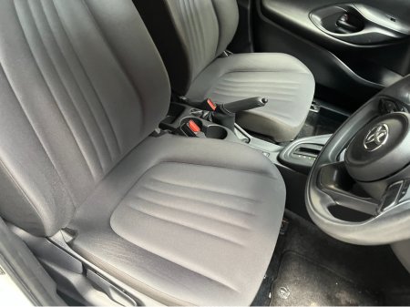 2021 Toyota Yaris - thumbnail 9