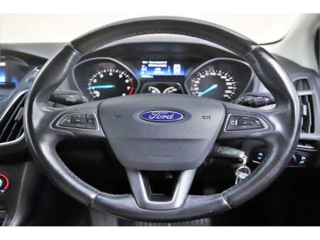 2016 Ford Focus - thumbnail 17