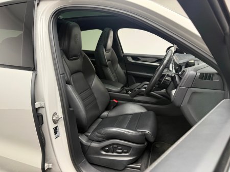 2024 Porsche Cayenne - thumbnail 12