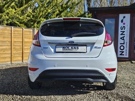 2016 Ford Fiesta - thumbnail 10