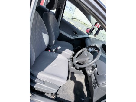 2009 Toyota Yaris - thumbnail 15