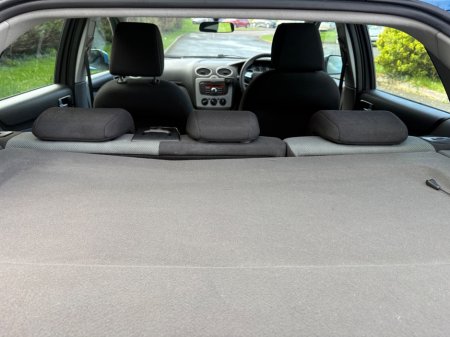 2010 Ford Focus - thumbnail 9