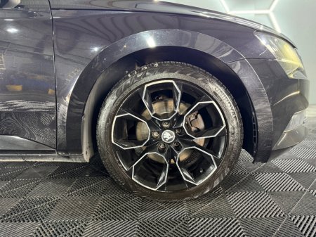 2016 Skoda Superb - thumbnail 5