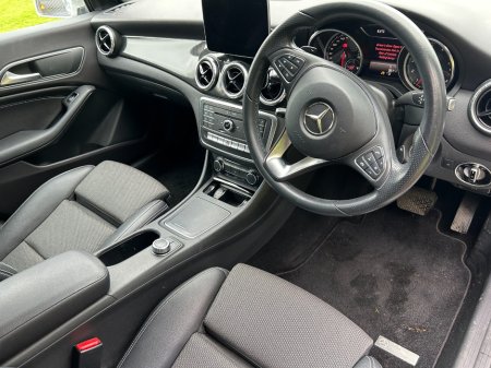 2018 Mercedes-Benz 180 - thumbnail 12