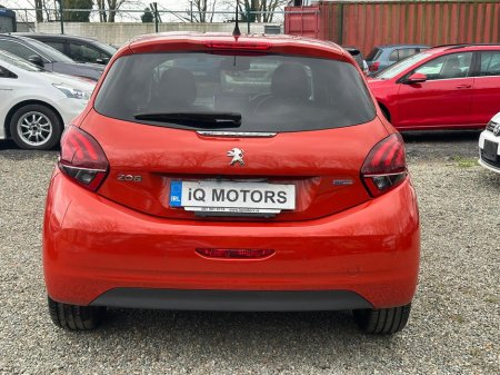 2017 Peugeot 208 - thumbnail 5