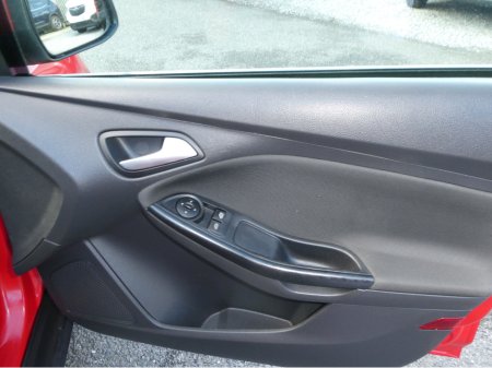 2012 Ford Focus - thumbnail 21