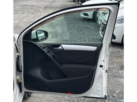 2012 Volkswagen Golf - thumbnail 8