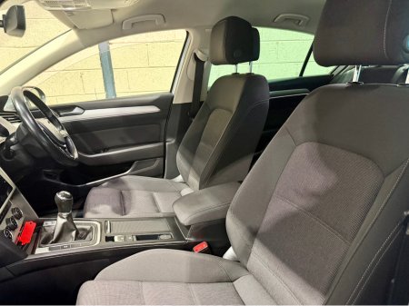 2019 Volkswagen Passat CL 2.0 TDI MANUAL 6SPEED FWD 150HP 4DR thumbnail