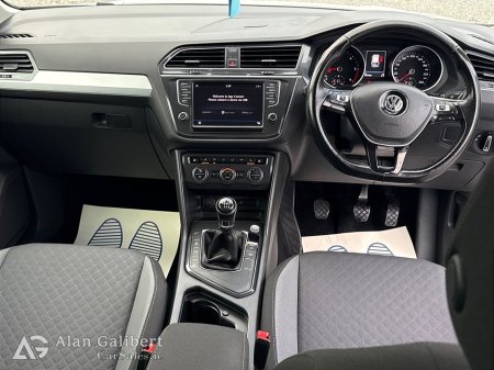 2017 Volkswagen Tiguan - thumbnail 11