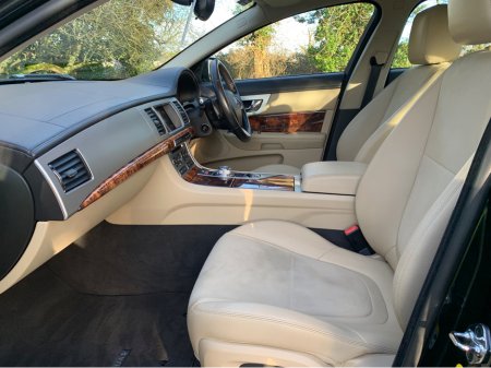 2015 Jaguar XF 2.2 D EC02 163PS 4DR AUTO €10,995 thumbnail