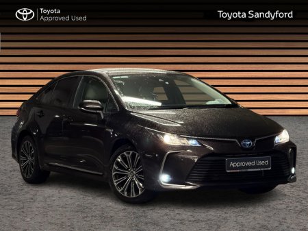 2019 Toyota Corolla LUNA SPORT SALOON // HEATED SEATS // TOYOTA SAFETY SENSE // BLUETOOTH // REAR CAMERA & PARK ASSIST // AIR CON // FULL WARRANTY €21,945