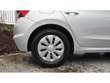 2025 Skoda Fabia ESSENCE 1.0 MPI 80BHP-AS NEW- A/C+REAR PARK ASSIST-LEATHER STEERING WHEEL €21,950 thumbnail