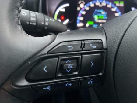 2024 Toyota Yaris Cross YARIS CROSS LUNA SPORT thumbnail