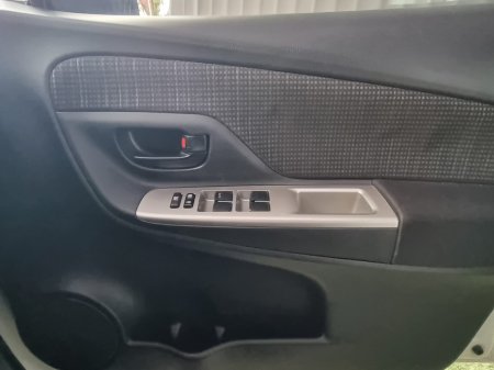 2014 Toyota Vitz - thumbnail 16