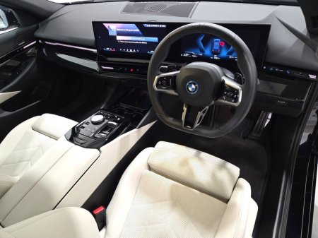 2024 BMW 5 Series - thumbnail 6