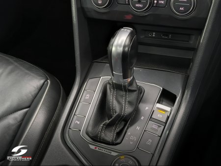 2017 Volkswagen Tiguan (171) R-LINE 2.0 TDI **4MOTION 240BHP**DSG AUTO €24,995 thumbnail