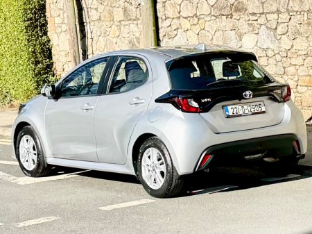 2022 Toyota Yaris - thumbnail 4