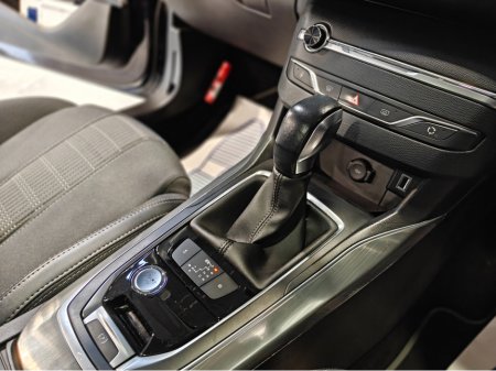 2018 Peugeot 308 - thumbnail 12