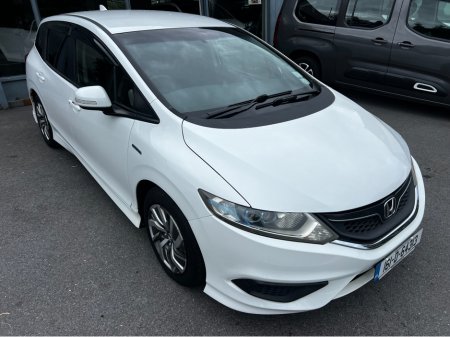 2016 Honda Jade AUTO Hybrid 6 SEATER, Touch Screen, Reverse Camera