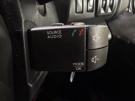 2020 Nissan NV300 - thumbnail 18