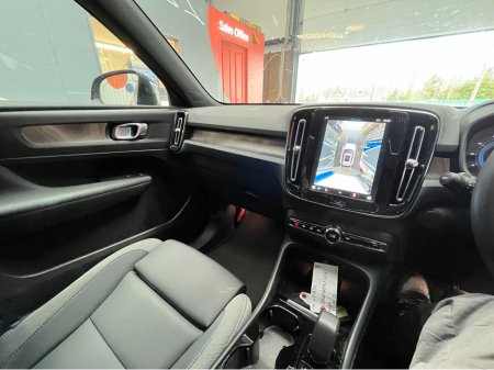 2022 Volvo XC40 - thumbnail 19