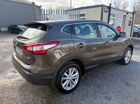 2014 Nissan Qashqai - view 3