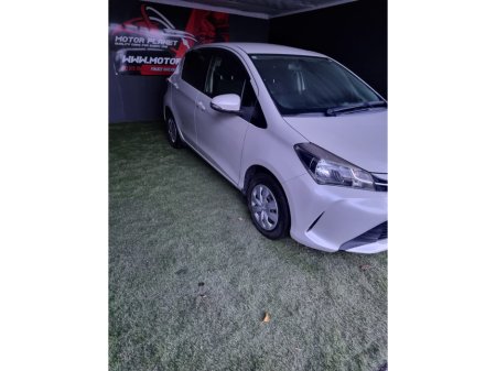 2015 Toyota Vitz - thumbnail 2