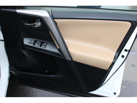 2017 Toyota Rav4 - thumbnail 16