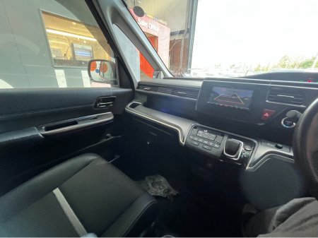 2017 Honda Stepwagon - thumbnail 17