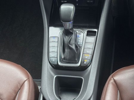 2020 Hyundai Ioniq PREMIUM SE PHEV S-A €19,638 thumbnail