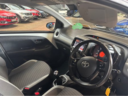 2020 Toyota Aygo 1.0 XPLAY SPHONE 4DR €9,750 thumbnail