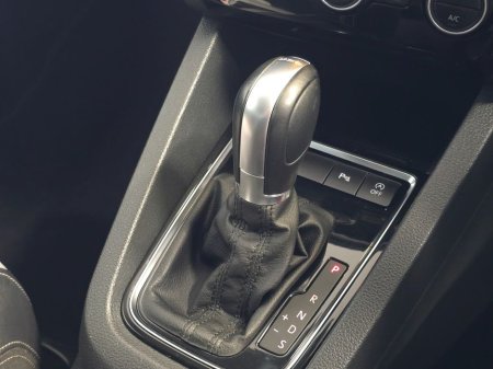 2017 Volkswagen Jetta - thumbnail 16