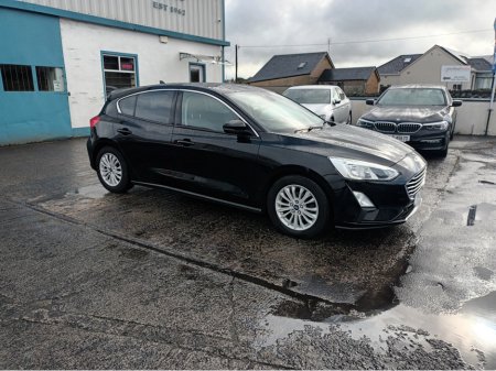 2019 Ford Focus - thumbnail 2