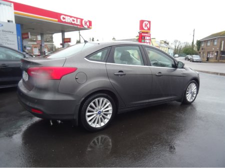 2016 Ford Focus - thumbnail 12